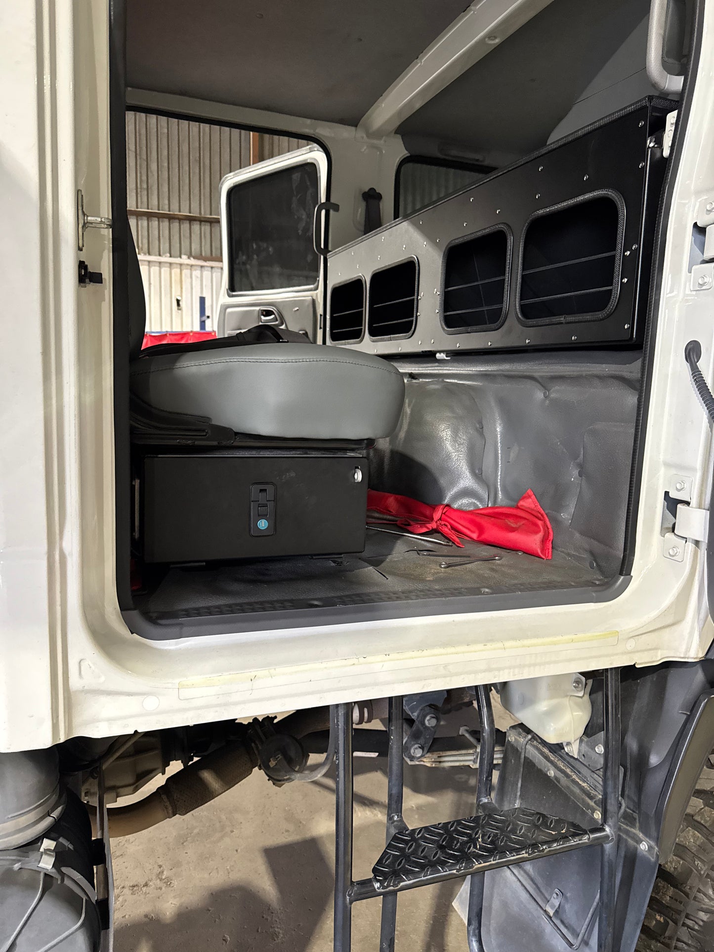 Isuzu NPS Underseat Safe Stow